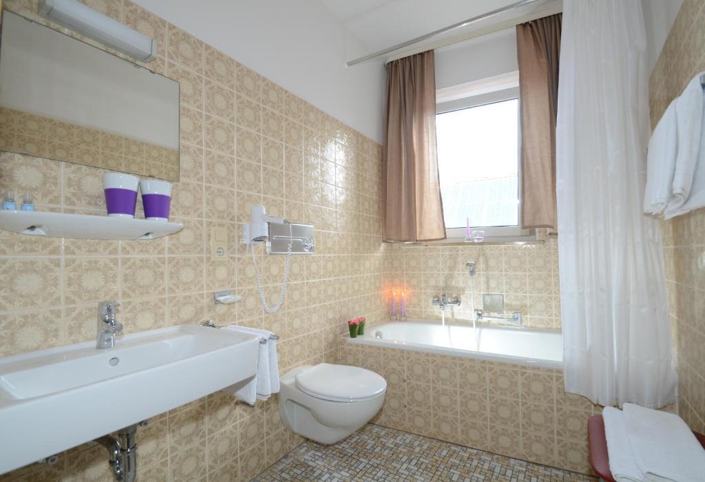 Gasthof Zur Post Hotel Und Parkplatz Vohenstrauss Phòng bức ảnh