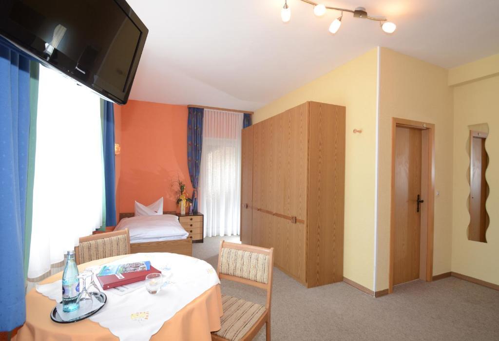 Gasthof Zur Post Hotel Und Parkplatz Vohenstrauss Phòng bức ảnh