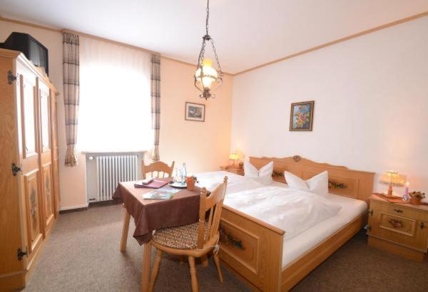 Gasthof Zur Post Hotel Und Parkplatz Vohenstrauss Ngoại thất bức ảnh